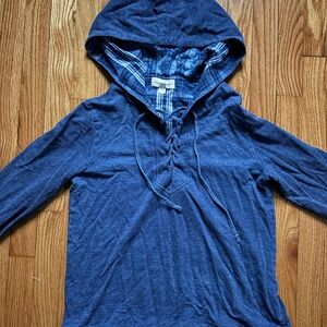 Cloth & stone Anthropologie Navy Blue lace up sweatshirt/sweater with plaid hood